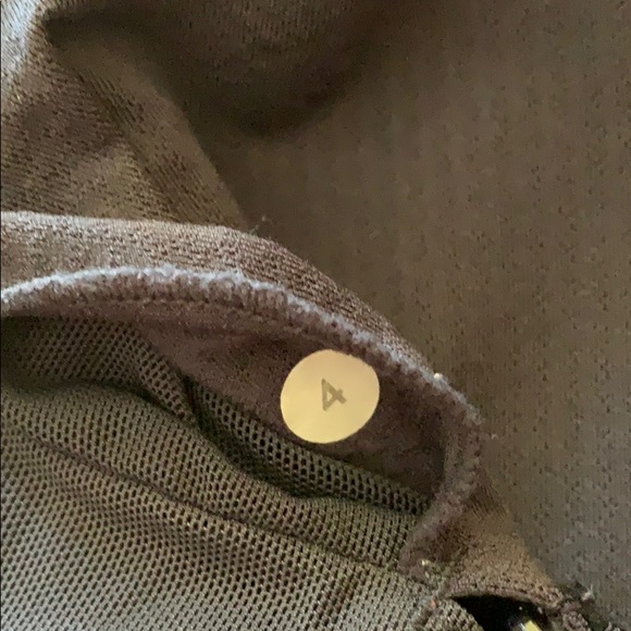 Lululemon tank size 4 - Picture 3 of 3